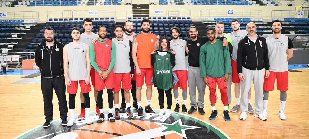 ANADOLU EFES MAÇINI İZLEMEK İÇİN KALP AMELİYATINI ERTELEDİ