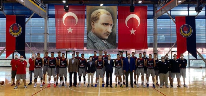 TÜRKİYE BASKETBOL 2. LİGİ'NDE MÜCADELE EDECEK TED ANKARA KOLEJLİLER'DE İMZALAR ATILDI